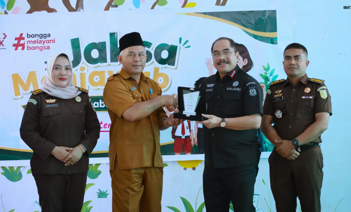 Jaksa Sahabat Anak, Kejari Mataram Edukasi Hukum Secara Inklusif di SLBN 1 Mataram
