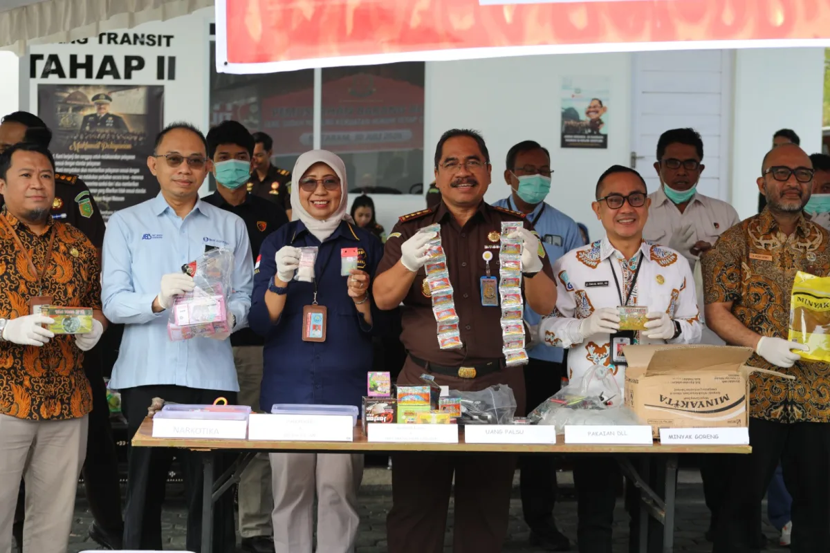 Kejari Mataram Musnahkan Barang Bukti dari 118 Perkara Berkekuatan Hukum Tetap